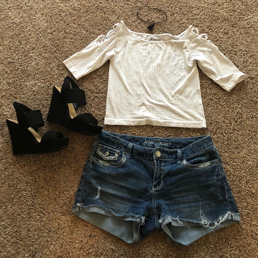 Cropped 1/2 sleeved top